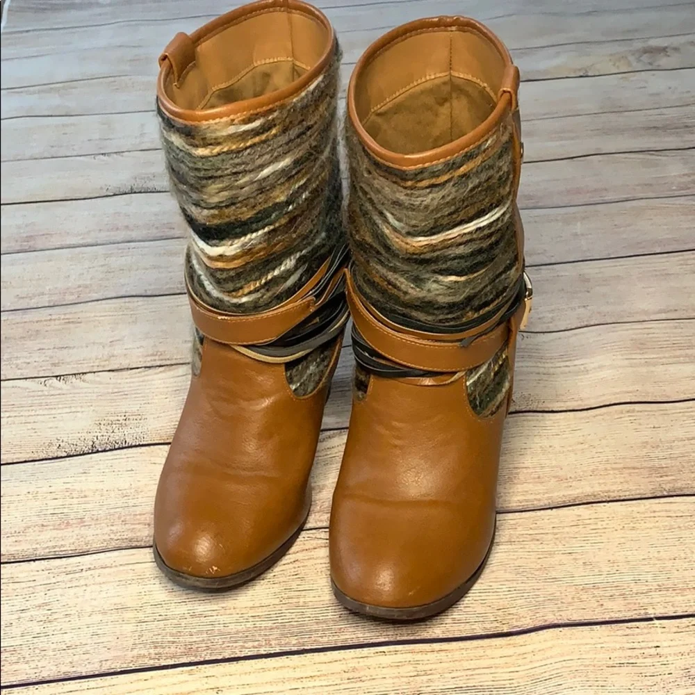 Francesca’s Ankle Yarn Boots with Buckles Size 8